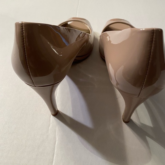 Bandolino Peep Toe Beige Pump - Picture 3 of 4